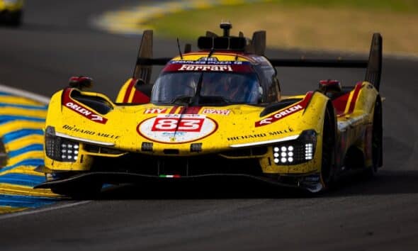 La #83 Ferrari privata di AF Corse, in testa alla 21ª ora della 24 Ore di Le Mans 2025 (© DPPI - ACO)