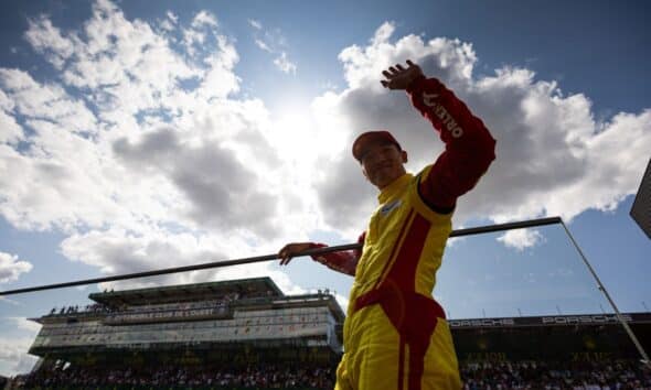 Yifei Ye festeggia la vittoria a Le Mans 2025 (© DPPI - ACO)