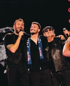 Riccardo Orsolini ospite al concerto di Cesare Cremonini con Luca Carboni (© cesarecremonini via Instagram )
