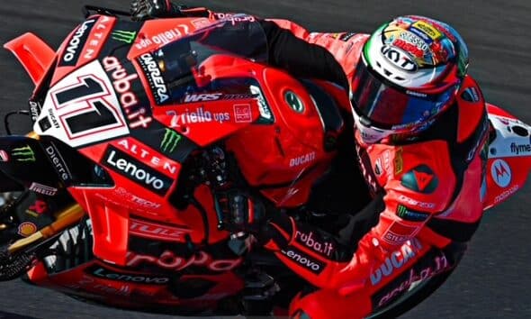 Nicolò Bulega sul podio a Misano con la sua Ducati