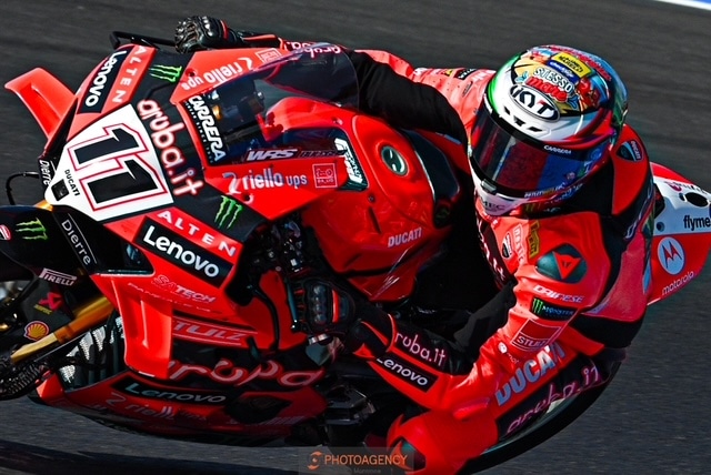 Nicolò Bulega sul podio a Misano con la sua Ducati