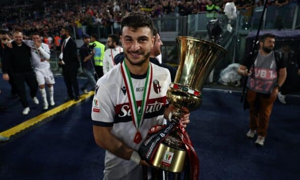 Riccardo Orsolini festeggia la Coppa Italia (© Bologna FC 1909)