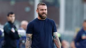 De Rossi sulla panchina della Roma (@AS Roma)