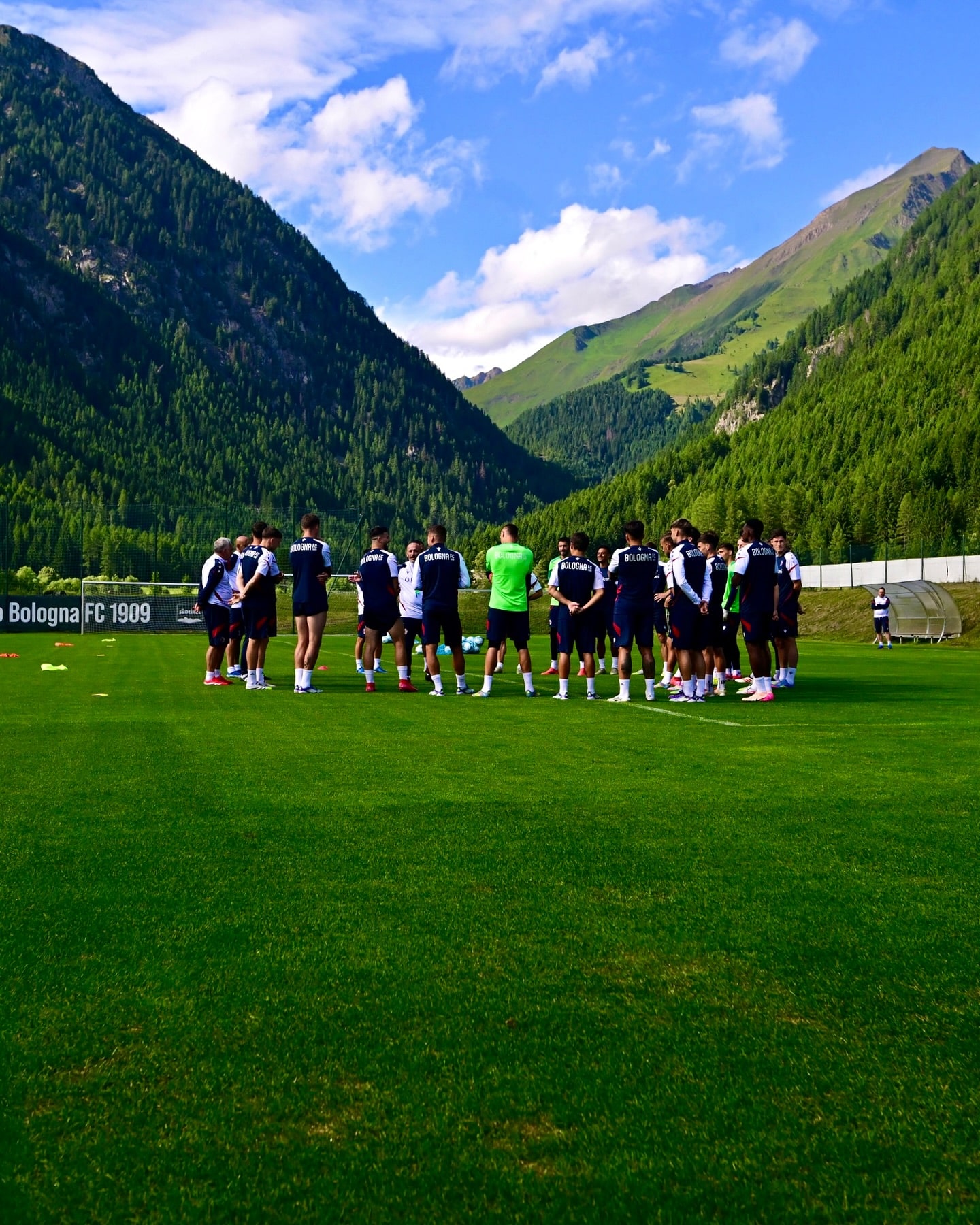 Il Bologna in ritiro a Valles crediti Bologna Fc 1909