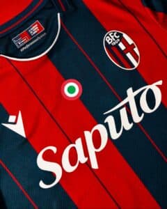 La nuova maglia home del Bologna 2025/26 (© Bologna FC 1909 via Instagram)