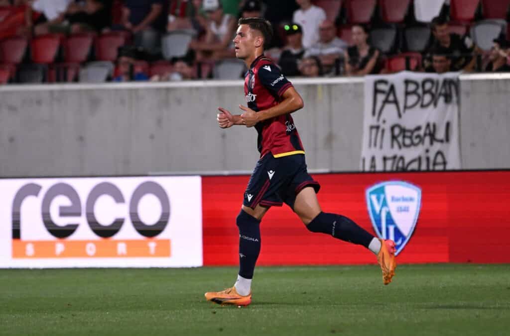 Antonio Raimondo in maglia rossoblù (© Bologna FC 1909)