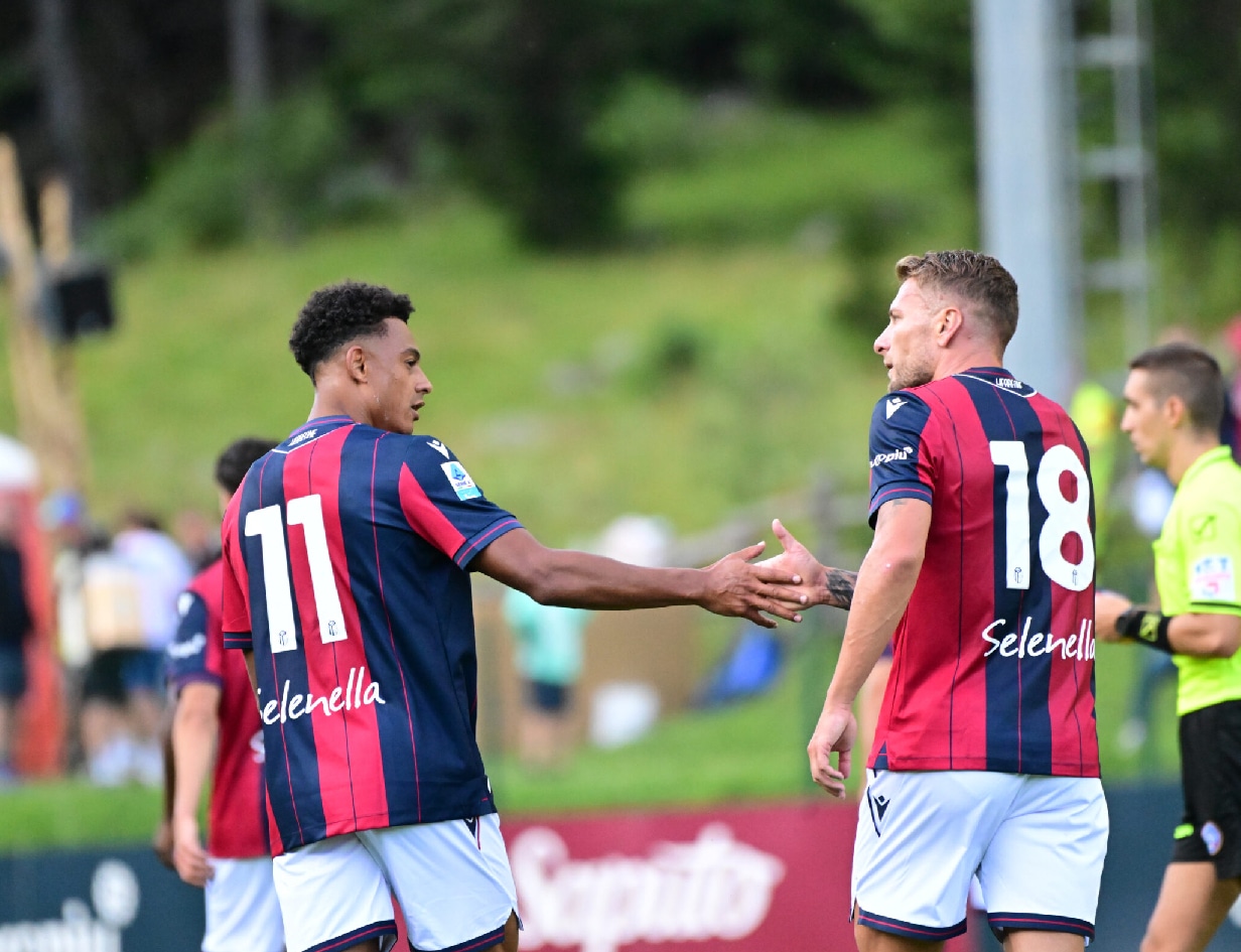 Dan Ndoye e Ciro Immobile impegnati nell’amichevole contro il Gotschild Jochtal