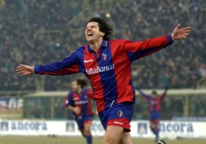 La prima maglia in collaborazione con Macron nella stagione 2001-2002 (@Bologna FC 1909)