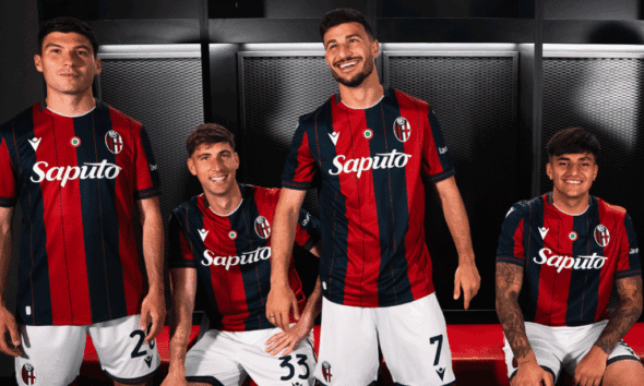 La nuova maglia home del Bologna 2025/26 (© Bologna FC 1909 via Facebook)