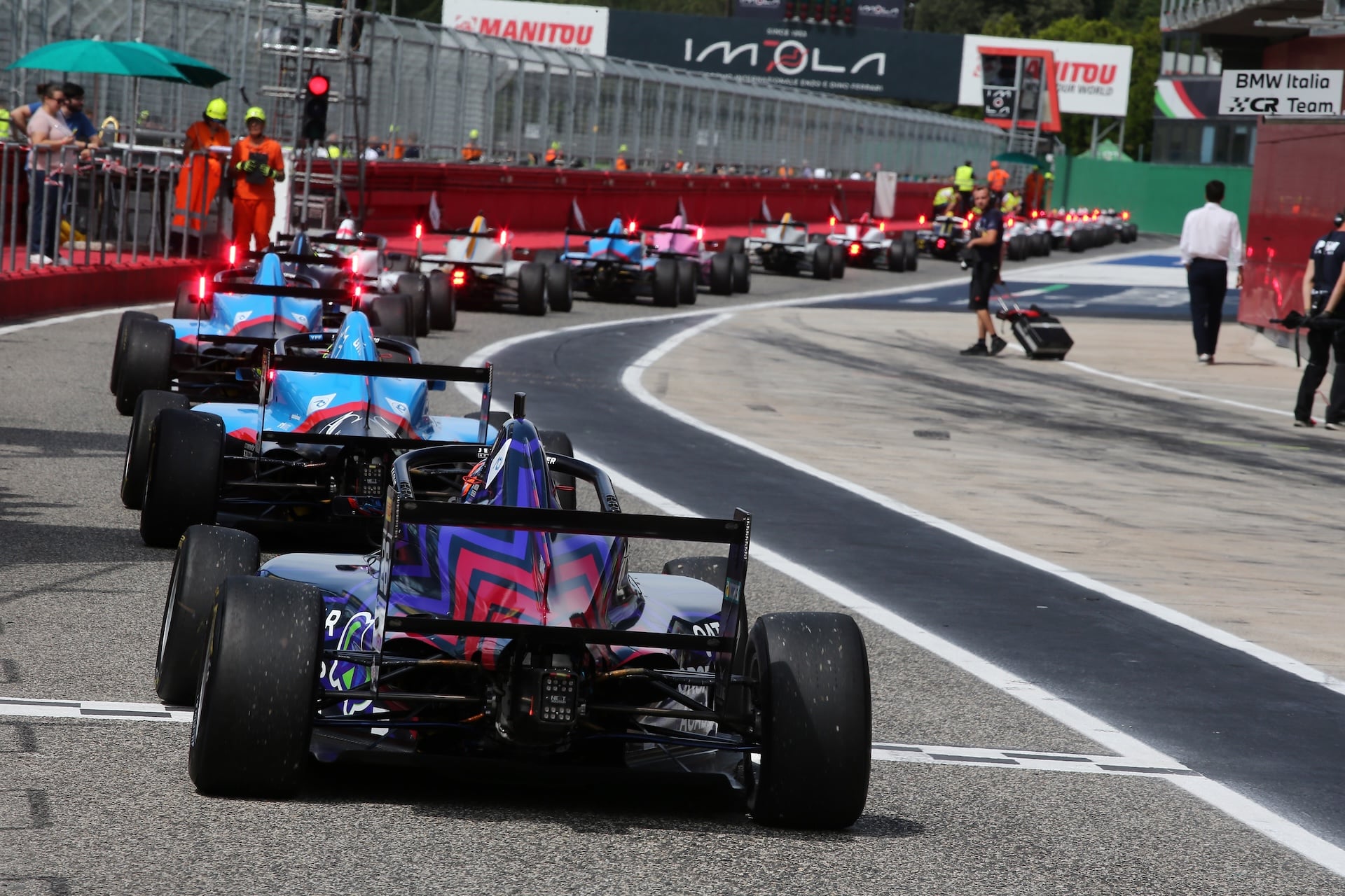 Le vetture della F4 Italia nella pitlane di Imola