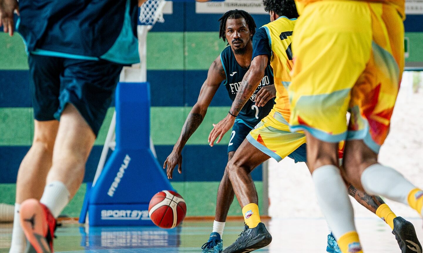 Lee Moore, 21 punti in amichevole contro Rieti crediti Fortitudo Pallacanestro