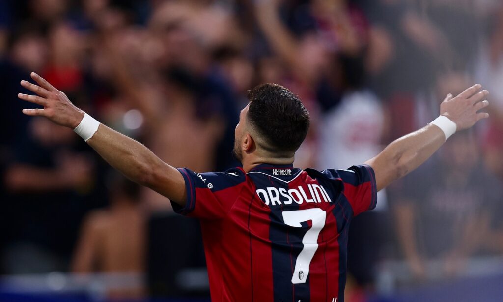 Riccardo Orsolini esulta per il gol dell'1-0 contro il Como crediti Bologna Fc 1909