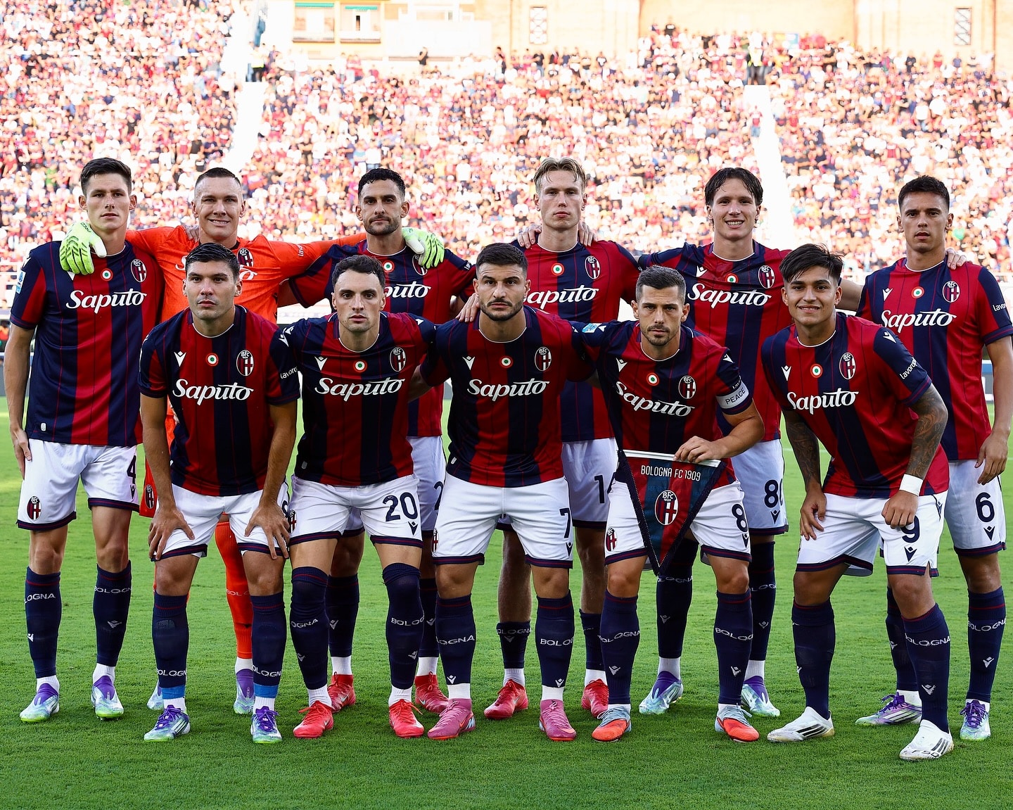 La formazione titolare di Bologna-Como con Freuler capitano (© Bologna FC 1909)