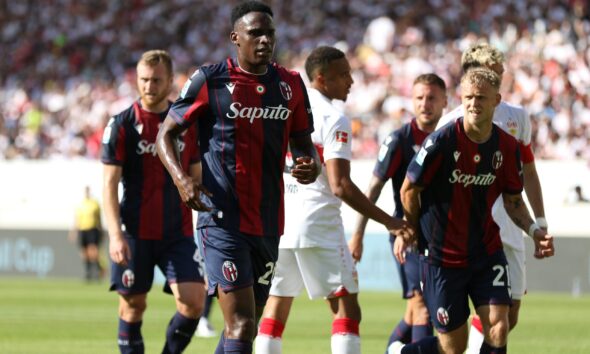 Jhon Lucumí durante Stoccarda-Bologna