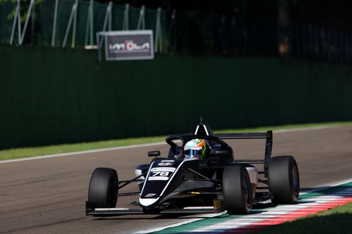 Gabriel Gomez, vincitore di Gara 1 dell'F4 Italia a Imola (© ACI Sport)