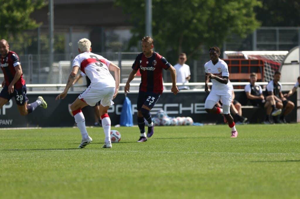 Jesper Karlsson in amichevole con lo Stoccarda (© Bologna FC 1909)