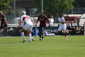 Jesper Karlsson in amichevole con lo Stoccarda (© Bologna FC 1909)