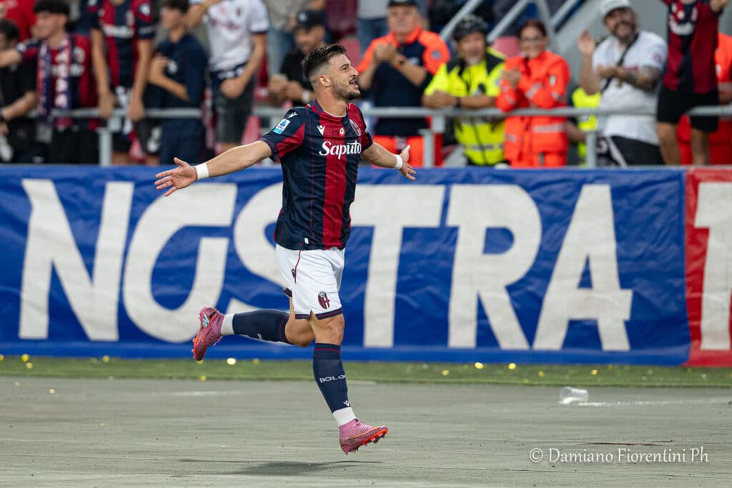 Riccardo Orsolini, un gol in Bologna-Como 1-0 (©Damiano Fiorentini)