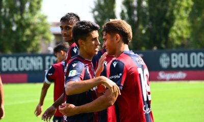 Bologna Primavera -Toroc e Nesi festeggiano dopo il 2-0 contro il Lecce (© Bologna FC 1909)