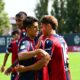 Bologna Primavera -Toroc e Nesi festeggiano dopo il 2-0 contro il Lecce (© Bologna FC 1909)