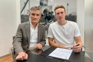 Sartori insieme a Heggem per la firma