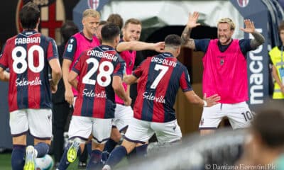 L'esultanza di Orsolini con i compagni in Bologna Como (©Damiano Fiorentini) ore