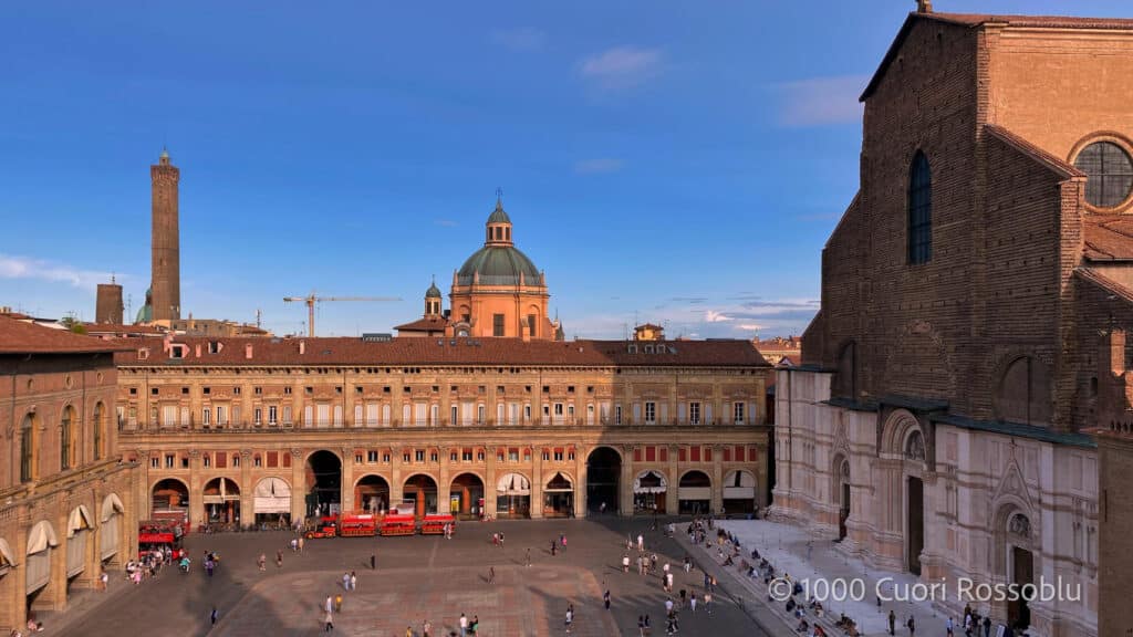 View of Piazza Maggiore from Torre dell'Orologio. On the background the two towers, on the right the Basilica of San Petronio (© Ilaria Matteuzzi - 1000cuorirossoblù)