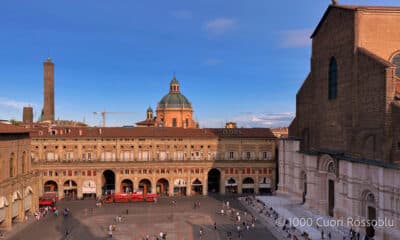 View of Piazza Maggiore from Torre dell'Orologio. On the background the two towers, on the right the Basilica of San Petronio-Lepore (© Ilaria Matteuzzi - 1000cuorirossoblù)
