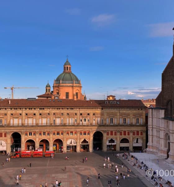 View of Piazza Maggiore from Torre dell'Orologio. On the background the two towers, on the right the Basilica of San Petronio-Lepore (© Ilaria Matteuzzi - 1000cuorirossoblù)