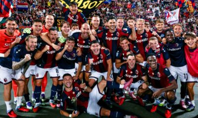 La squadra festeggia dopo la vittoria contro il Como (© Bologna FC 1909)