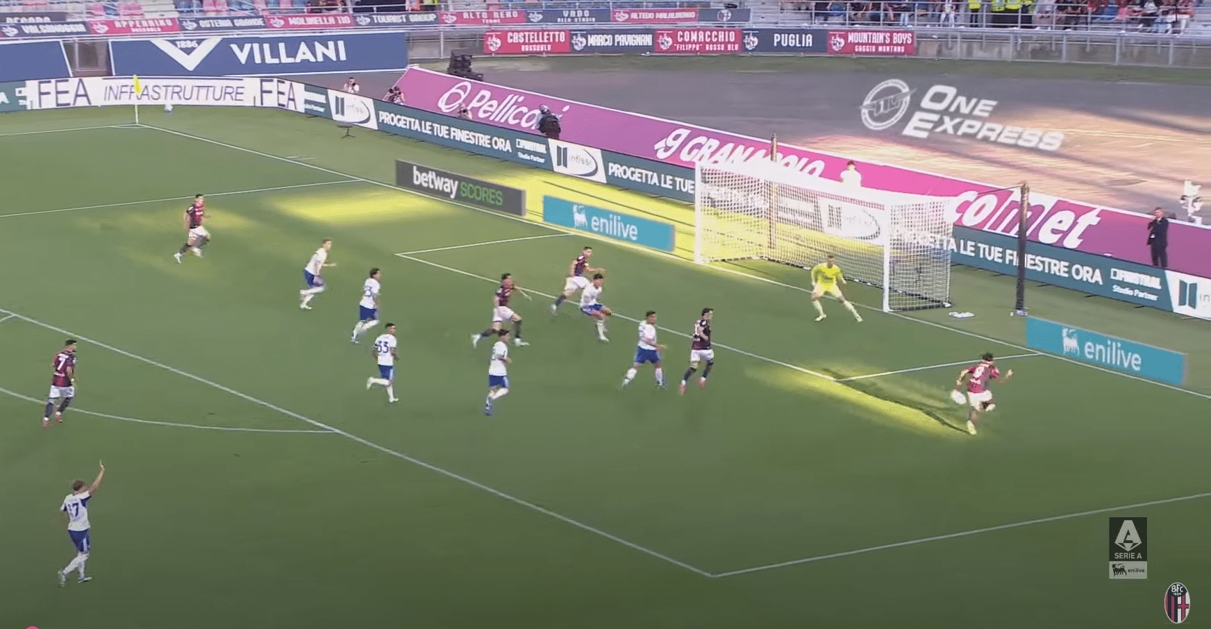 Analisi, inserimento Freuler in area di rigore contro il Como (© YouTube Lega Serie A)