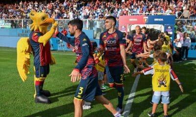 L’ingresso in campo dei giocatori del Genoa (© Genoa CFC 1893)