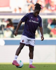 Jonathan Rowe, nel riscaldamento di Bologna-Como (Bologna FC 1909)