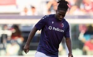 Jonathan Rowe, nel riscaldamento di Bologna-Como (Bologna FC 1909) Rabiot