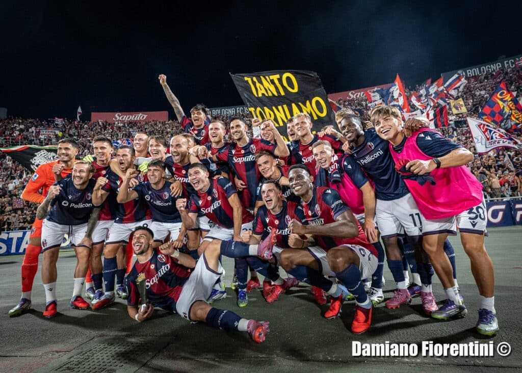 La squadra sotto la Curva post Bologna-Como 1-0