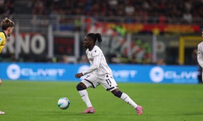 Jonathan Rowe all'esordio in Rossoblù durante Milan-Bologna (©Bologna FC 1909)