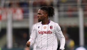 Jonathan Rowe all'esordio in Rossoblù durante Milan-Bologna (©Bologna FC 1909)