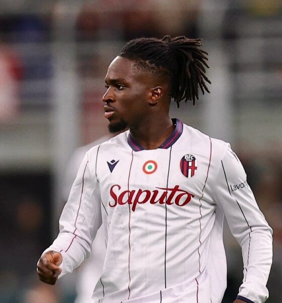 Jonathan Rowe all'esordio in Rossoblù durante Milan-Bologna (©Bologna FC 1909)