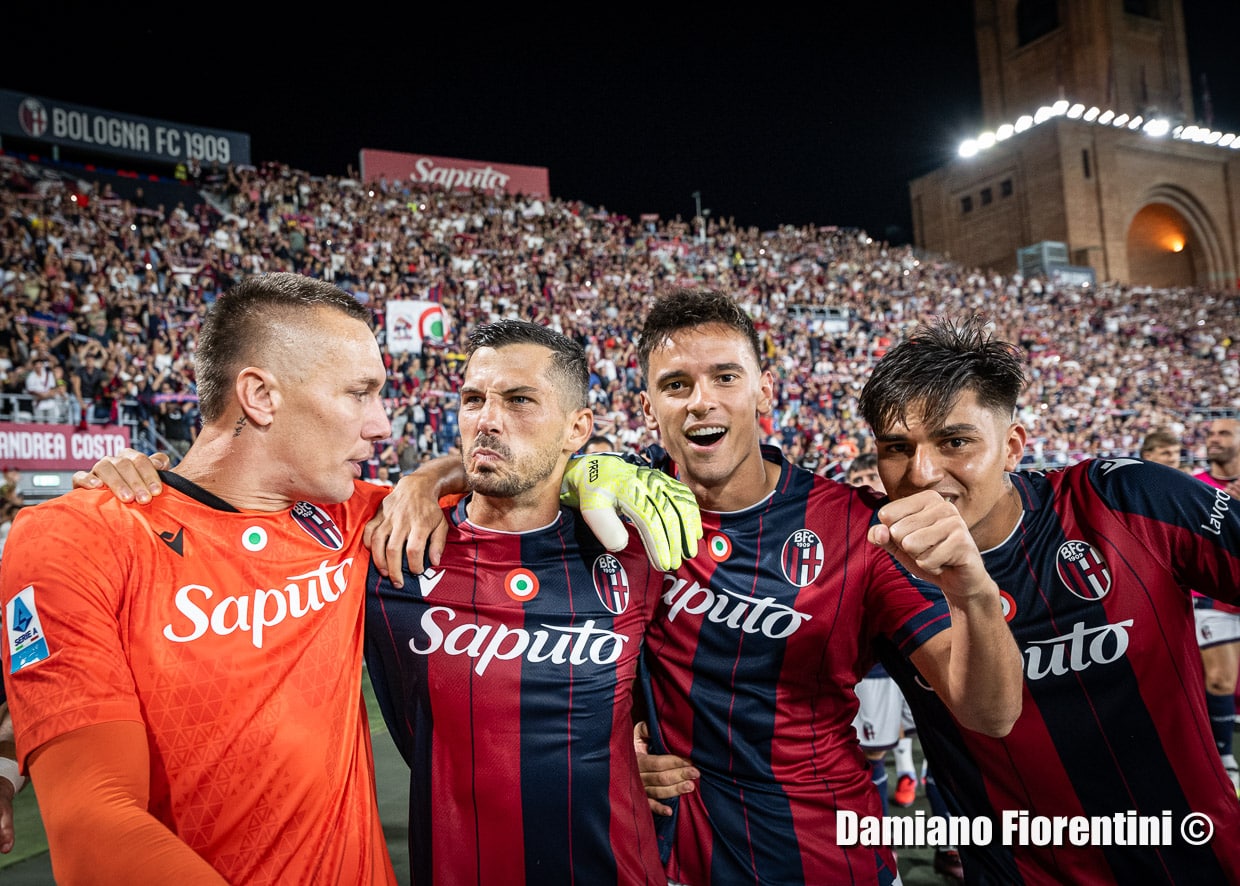 Skorupski Freuler Moro e Castro festeggiano dopo Bologna-Como crediti Damiano Fiorentini