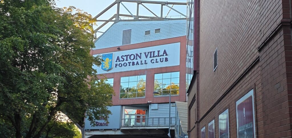 Il Villa Park, la tana dell'Aston Vila (@1000Cuorirossoblu)