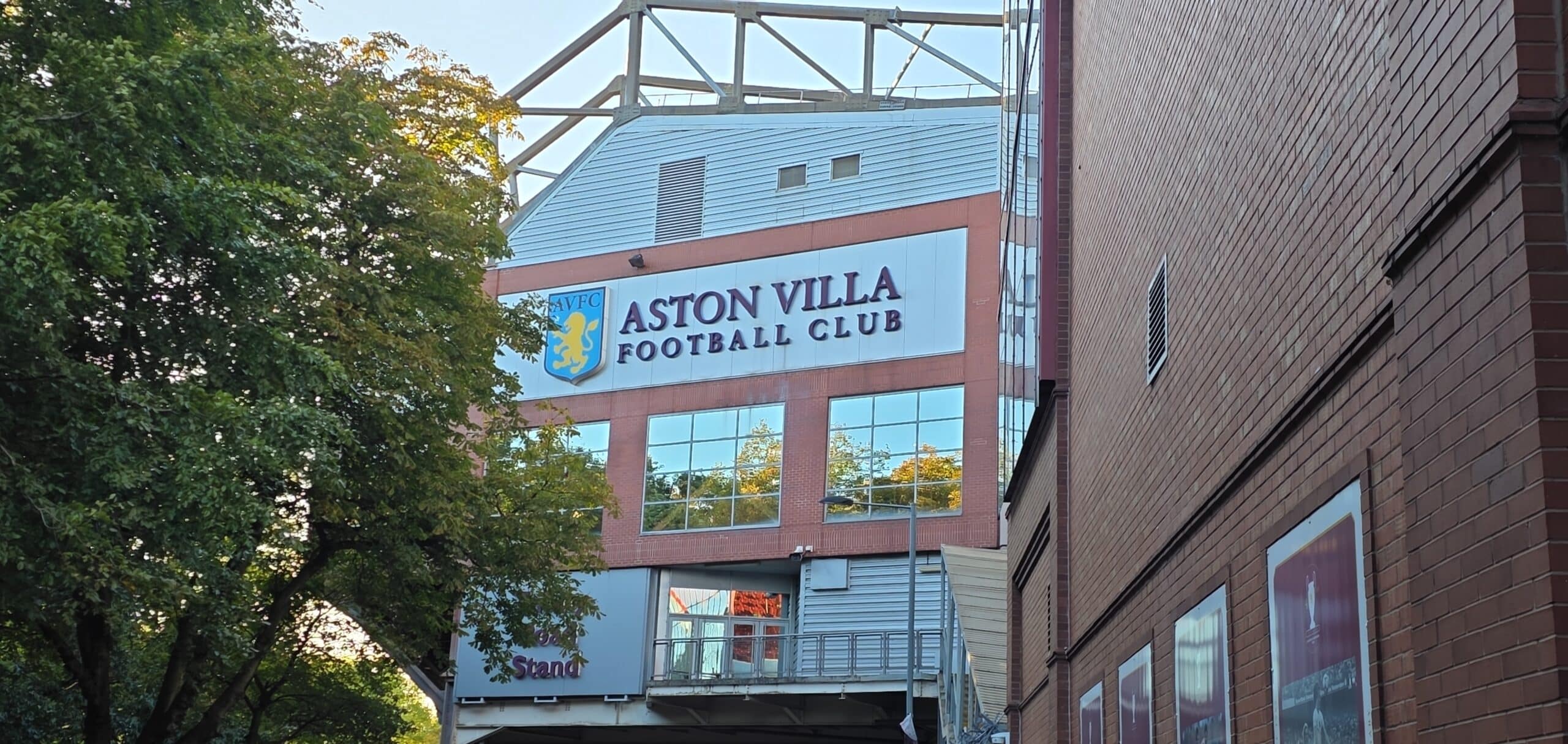Il Villa Park, la tana dell'Aston Vila (@1000Cuorirossoblu)