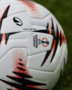 Il pallone dell'Europa League 2025/26 (© Bologna FC 1909)
