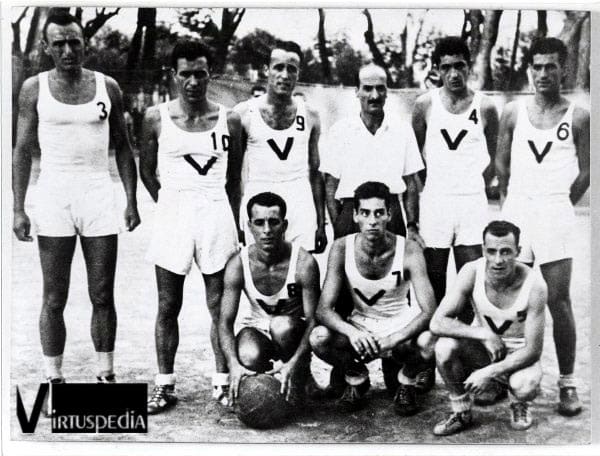 Virtus Pallacanestro Quindicesima puntata. La Virtus del primo scudetto vinto a Viareggio: Marinelli, Dondi, Calza, Foschi, Bersani, Vannini Girotti, Rapini, Cherubini.