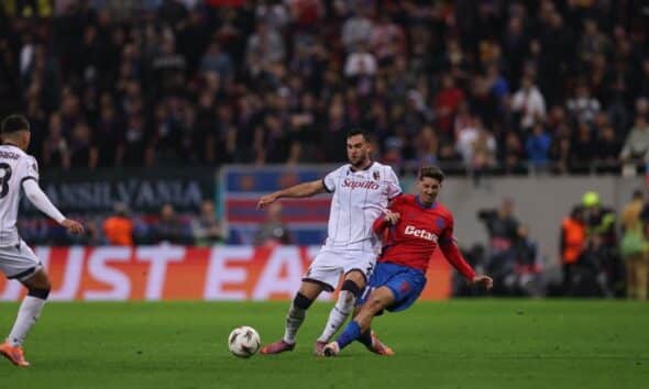 Charalampos Lykogiannis durante la partita in Europa League con la FCSB (© Bologna FC 1909)