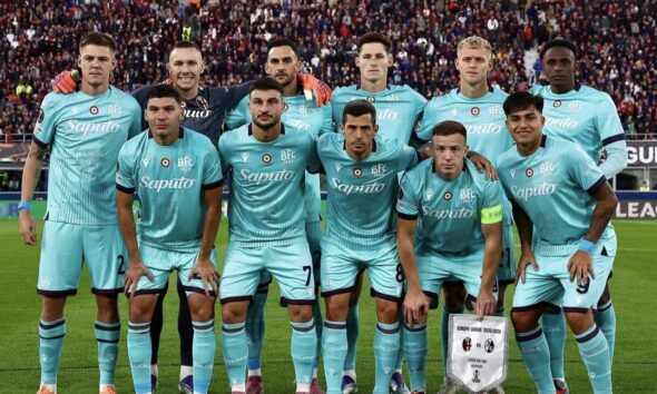 L'undici iniziale per Bologna-Friburgo, con i calciatori che indossano la terza maglia (©Bologna FC 1909)