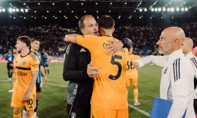 Alberto Gilardino abbraccia Simone Canestrelli (© Pisa SC)