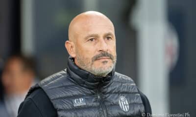 Vincenzo Italiano, durante Bologna-Friburgo di Europa League, assente a Bucarest: se salta col Brannn saranno 5 le assenze(@Damiano Fiorentini)
