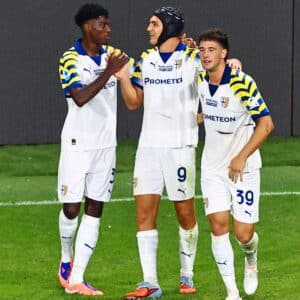 Pellegrino con Ndiaye e Circati (© Parma Calcio 1913)