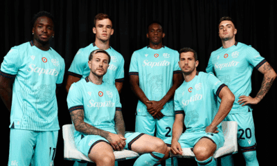 La terza maglia del Bologna Timeless Glow in collaborazione con Macron (© Bologna FC 1909)