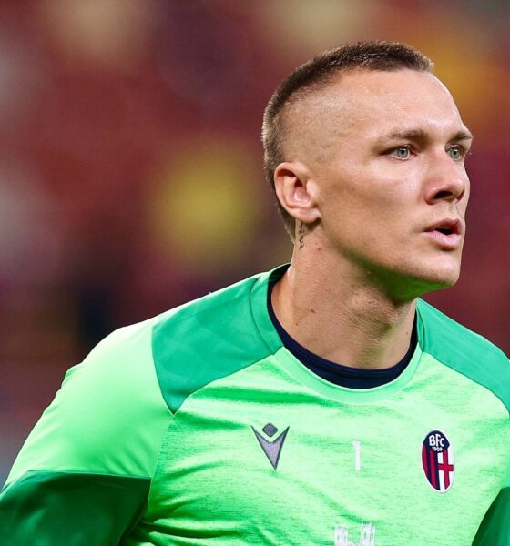 Lukasz Skorupski nel riscaldamento pre FCSB-Bologna (© Bologna FC 1909 via Facebook)
